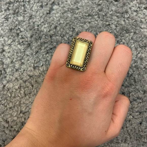 Assorted rings - Picture 7 of 8